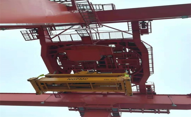 軌道式集裝箱門式起重機(jī)